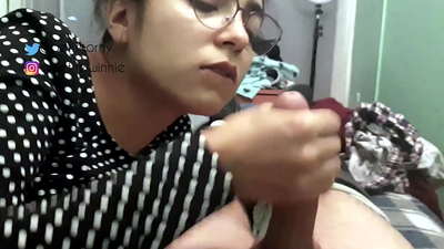 Ручная работа с отделкой в ​​руке - много молока